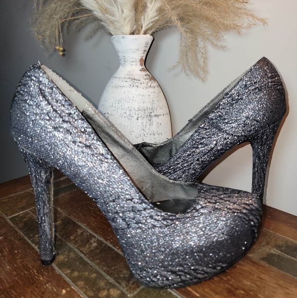 Qupid Shoes - Qupid Metallic Heels - Size‎ 8.5